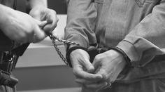 Policie dopadla muže, který měl okrást seniory. Hrozí mu deset let vězení