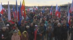 Na pražské Letné se sešly stovky lidí. Protestovaly proti Fialově vládě