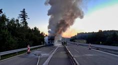 Na dálnici D5 hořelo nákladní auto. Provoz v obou směrech stál skoro osm hodin