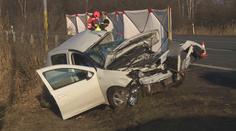 Dodávka sestřelila osobní auto ze silnice. Na místě dva mrtví