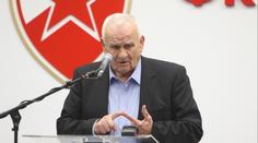 Slavný trenér se řítil po dálnici v protisměru. Jízda skončila nehodou