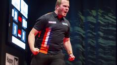 Price přejel Kinga, raduje se i Chisnall a nenasazený van Duijvenbode