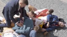 VIDEO: Policisté baví Čechy. Ochranka sejmula koledníky jako v akčním filmu