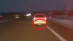 VIDEO: Šťastná náhoda. Vozidlo na dálnici začalo hořet přímo před policejní hlídkou