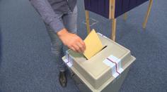 Volební průzkum: ANO padá, rostou piráti se starosty a SPD