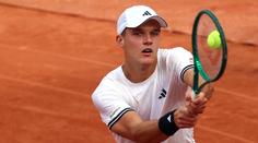 Český tenista zahání zklamání z Wimbledonu, se svou láskou je na netradičním místě