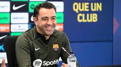 Už je to oficiální. Xavi zůstává trenérem Barcelony, přesvědčili ho hráči