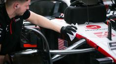 Nažhavte motory, týmy F1 odhalují své skvosty. Jako první outsider