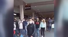 Obří fronty a plné obchody Čechy neodradily, vzali je útokem! VIDEO
