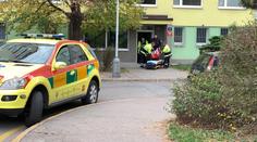 Ženu v Praze surově zmlátili v jejím bytě! Útočník je na útěku