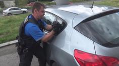 Vedra mění zavřená auta ve smrtící pece. Vydržet se dá uvnitř jen pár minut