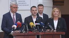 Budoucí koalice není stabilní. Rukavice půjdou asi brzy dolů, myslí si politolog