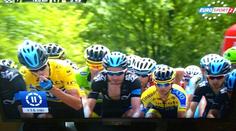 Mám astma, brání se Froome. Je na fotografii skutečně inhalátor?