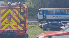 Vlak na Strakonicku srazil čtyři lidi. Dva jsou mrtví, dva těžce zranění