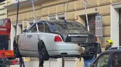 Žhář v Praze zapálil luxusní auto. Majitel za jeho dopadení nabízí půl milionu