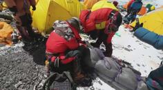 VIDEO: Záchranná operace na Mount Everestu. Horolezec unikl jisté smrti