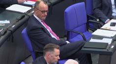 Němci se rozhodují, koho zvolit. Favoritem na kancléře je Merz