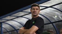 Nevyhrává a utíká k televizi. Gerrard je v Saúdské Arábii pod tlakem
