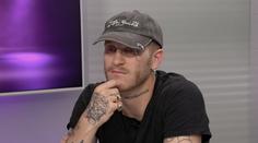 Žiju jako mnich, lépe se tak soustředím na show, říká zpěvák