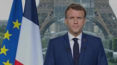 Macron žaluje fotografa. Zlobí se za snímek v plavkách na vodním skútru