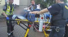 Takhle vypadají praví hrdinové. Policisté zachránili muže, který zkolaboval