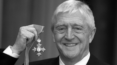 Zemřel legendární moderátor. Zpovídal Lennona i Aliho, dostal řád od královny