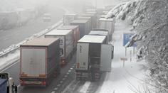 Kvůli hromadné nehodě byla celý den uzavřena dálnice D8, čtyři zranění