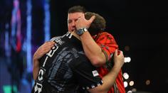 Anglického šipkaře po výhře na MS pohltil smutek, zemřel mu dědeček