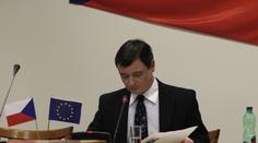Rath odvolal pět ředitelů nemocnic, ale ještě jim to neřekl