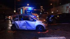 Policisté přijeli k porouchanému autu, narazil do nich vůz! 2 zranění