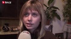 S mrtvicí ji vezli do nemocnice 3 hodiny. Manžel chystá žalobu