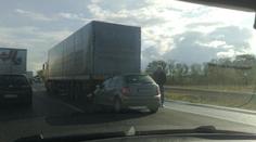 Dvě havárie čtyř aut zablokovaly dálnici D8
