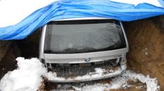 Slovák vymyslel nový trik na české pojišťovny: Zakopal auto pod zem
