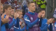 VIDEO: Krásné gesto. Při návratu Dánů tleskal celý stadion i soupeř