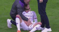 Au, to muselo bolet. Fotbalista Fiorentiny dostal kopačkou do intimních míst