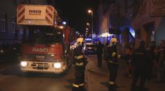 VIDEO: Zdravotníci ošetřovali obyvatele hořícího domu v Plzni