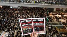 V Hongkongu to vře! Demonstranti obsadili letiště, to museli zavřít