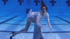 VIDEO: Tancuje stejně dobře jako Lady Gaga nebo Michael Jackson. Ale pod vodou