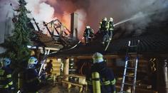 Mynář tvrdí, že jeho srub v Osvětimanech zapálil žhář. VYJÁDŘENÍ POLICIE