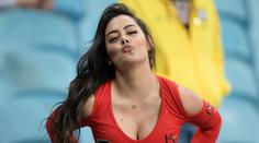 Fotbalové fanynky se umí pořádně odvázat! Na tribuně ukázaly úplně vše