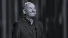 Herec David Suchařípa neunesl smrt kamaráda. Po smrti Pavla Nečase se stáhl