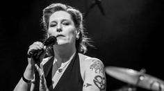 Zemřela známá zpěvačka. Hvězdě dua Rosenstolz bylo pouhých 55 let
