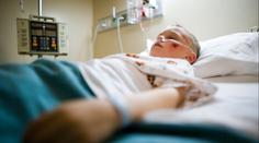 Kvůli výzvě od kamarádů spolkl petardy. 11letý chlapec skončil v nemocnici
