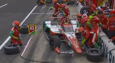 VIDEO: Šílený moment v IndyCar. Závodník v boxech srazil čtyři mechaniky