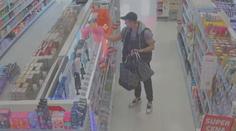 Policie v Praze pátrá po sériovém zloději. Specializuje se na zubní pasty