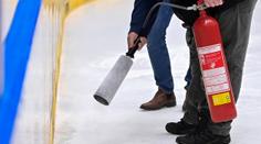 Problémy s ledem v extralize? Odpověď není jasná. Můžou za to mantinely i rolba