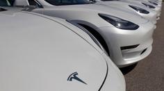 Tesla musí opravit chybu u milionu aut. Jejich okna můžou posádce drtit prsty