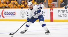 VIDEO: Děsivý zákrok! Slovenský obránce NHL skončil v nemocnici