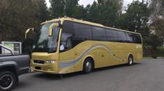 Řidič autobusu zkolaboval na dálnici u Jablonce, zaskočil za něj cestující!
