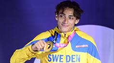 Proseděl den na WC. Hvězdnému tyčkaři bylo při zlatém závodě zle, tenhle pokrm už si nedá
